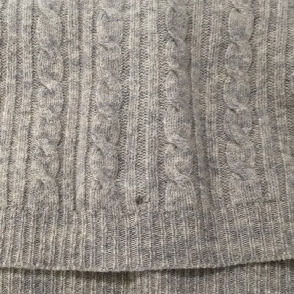 Banana Republic Vneck Sweater Tan Large (discount for damage) - Picture 11 of 11